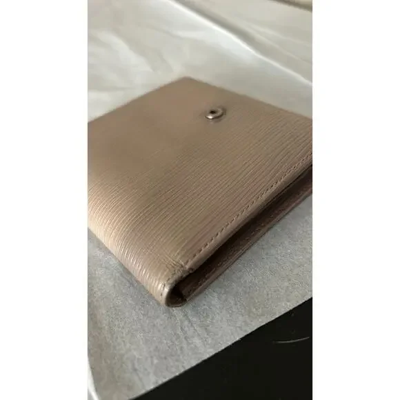 Louis Vuitton epi Marco bifold wallet